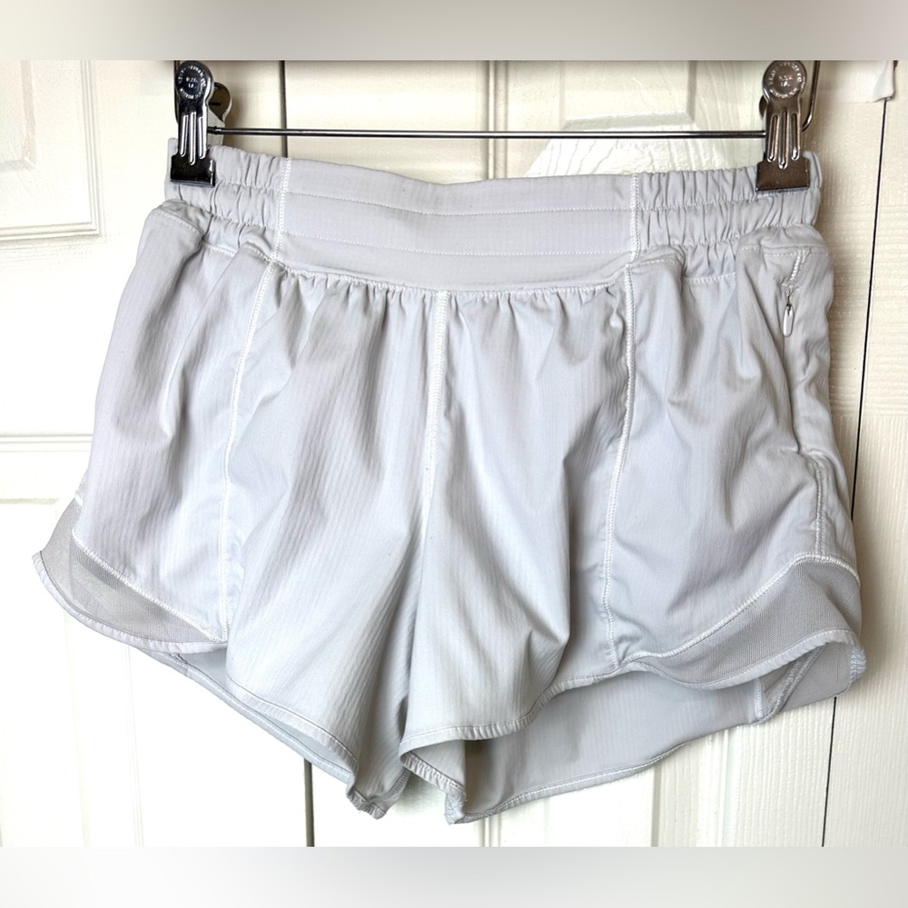 LULULEMON Hotty Hot Shorts 4” Inseam Light Gray Attached Briefs Running Walk